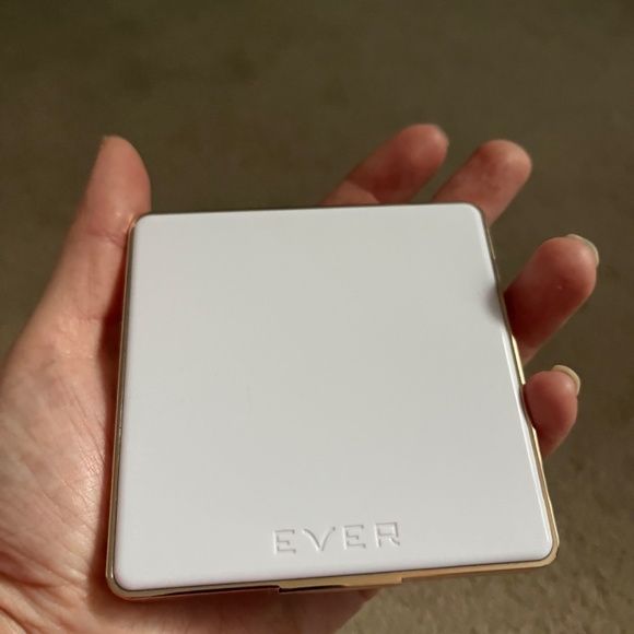 New Ever Out the door cheek and eye shadow palette - Picture 5 of 5